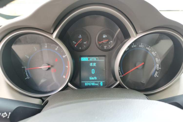 Used Chevrolet Cruze 2015 1.5L Classic SE MT Instrument Cluster