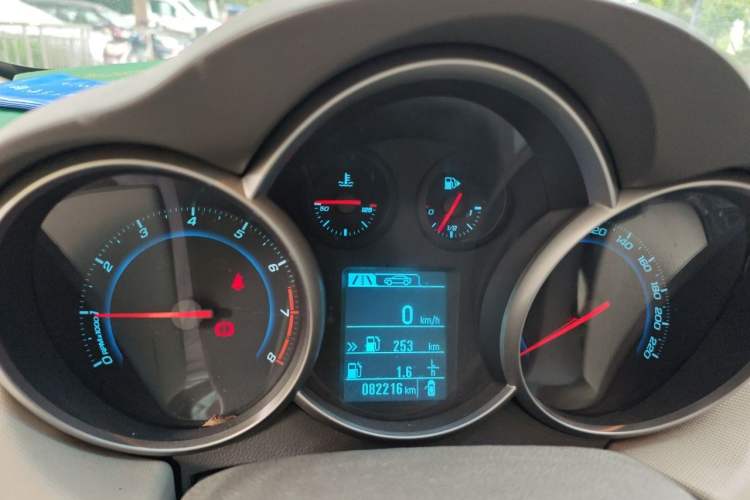 Used Chevrolet Cruze 2015 1.5L Classic SE MT Instrument Cluster