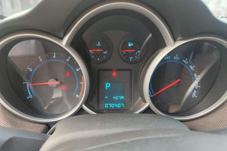 Used Chevrolet Cruze 2015 Hatchback 1.6L Automatic Comfort Edition Instrument Cluster