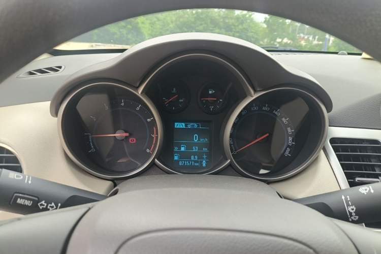 Used Chevrolet Cruze 2015 1.5L Classic SL MT Instrument Cluster