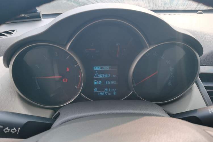 Used Chevrolet Cruze 2015 1.5L Classic SE MT Instrument Cluster