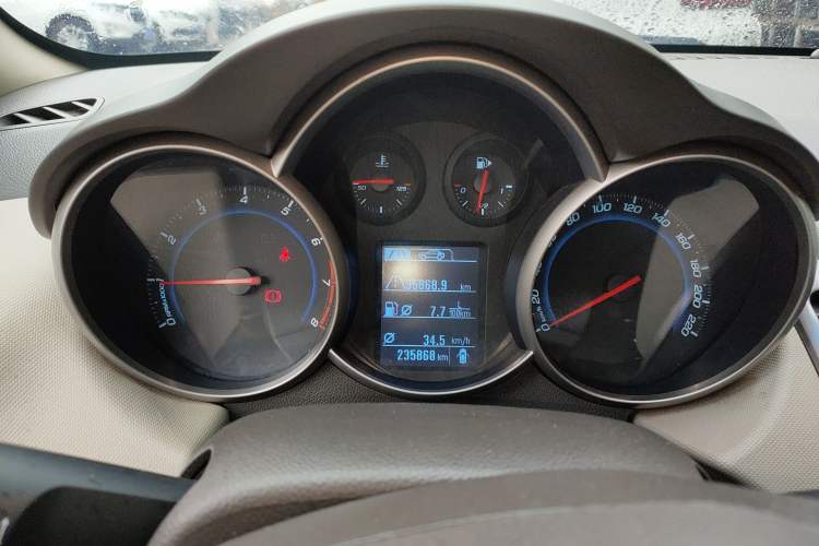 Used Chevrolet Cruze 2015 1.5L Classic SE MT Instrument Cluster