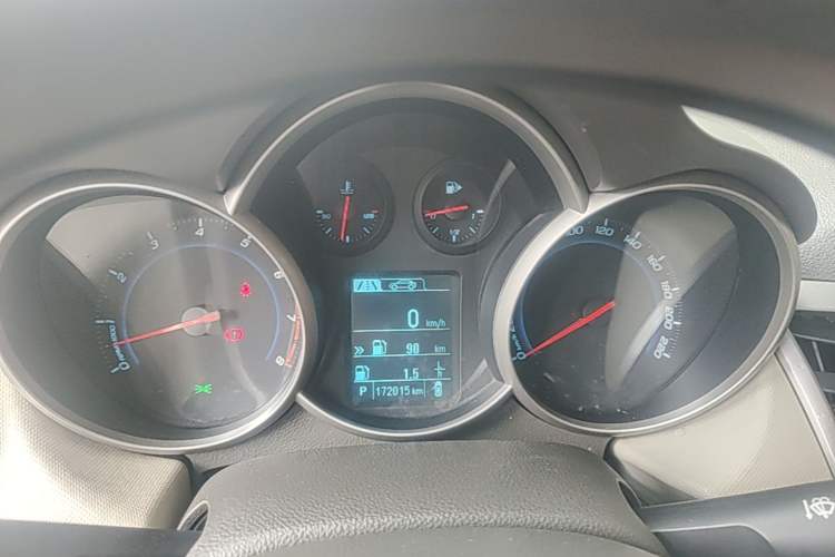 Used Chevrolet Cruze 2015 1.5L Classic SE AT Instrument Cluster