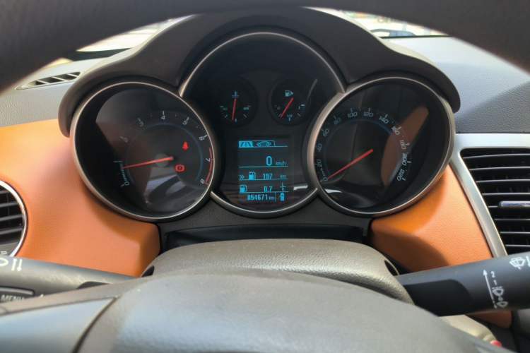 Used Chevrolet Cruze 2015 1.5L Classic SL MT Instrument Cluster