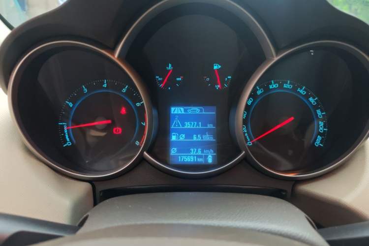 Used Chevrolet Cruze 2015 1.5L Classic SE MT Instrument Cluster