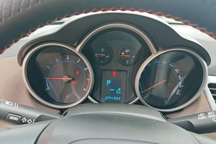 Used Chevrolet Cruze 2015 Hatchback 1.6L Automatic Comfort Edition Instrument Cluster
