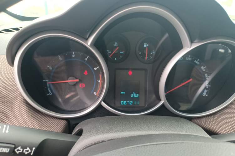 Used Chevrolet Cruze 2015 Hatchback 1.6L Manual Comfort Edition Instrument Cluster