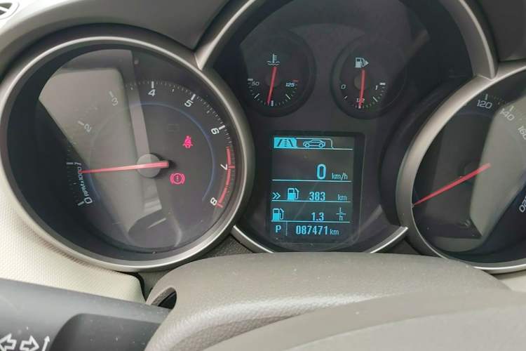 Used Chevrolet Cruze 2015 1.5L Classic SE AT Instrument Cluster