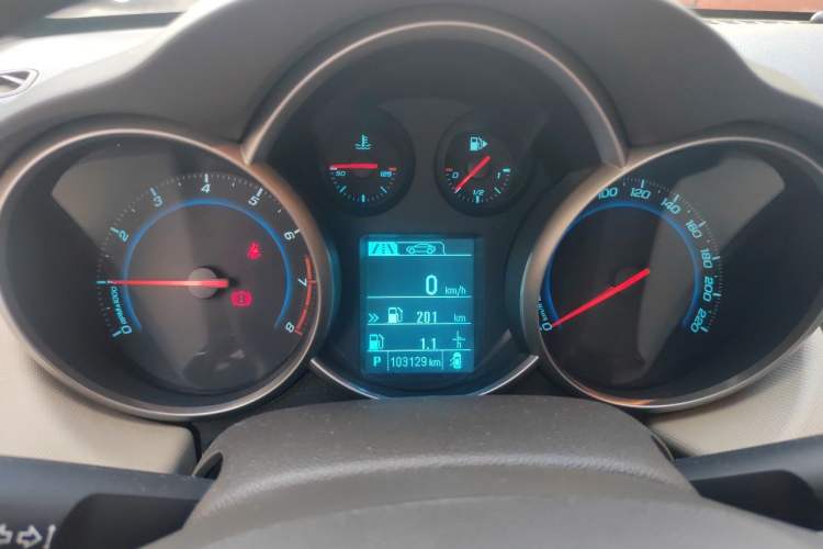 Used Chevrolet Cruze 2015 1.5L Classic SE AT Instrument Cluster