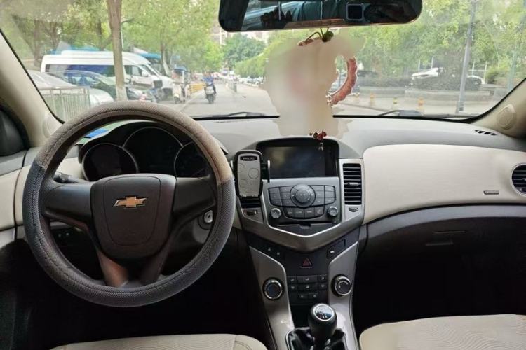 Used Chevrolet Cruze 2015 1.5L Classic SE MT Interior 1