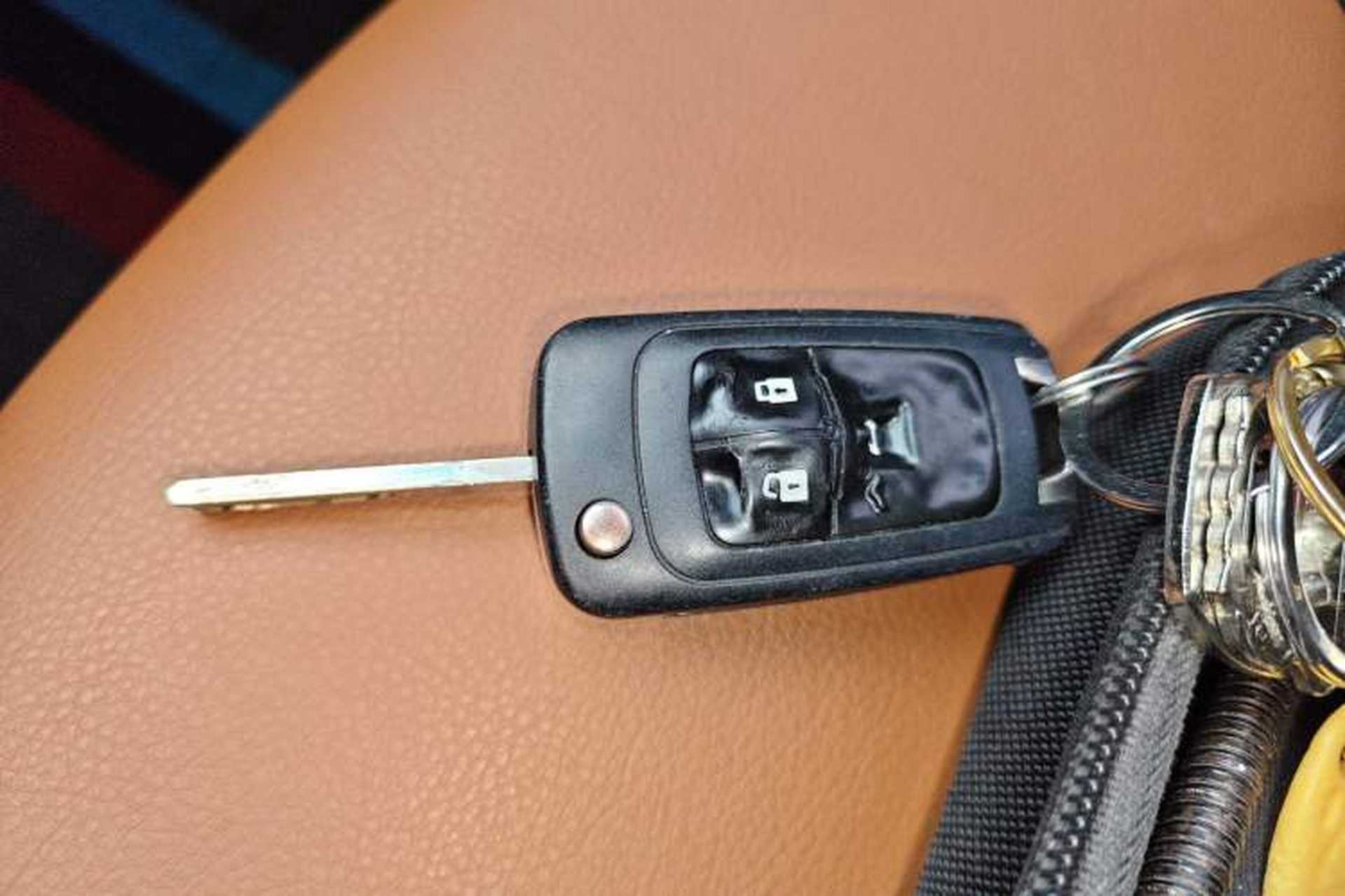 Used Chevrolet Cruze 2015 1.5L Classic SE AT Interior 1