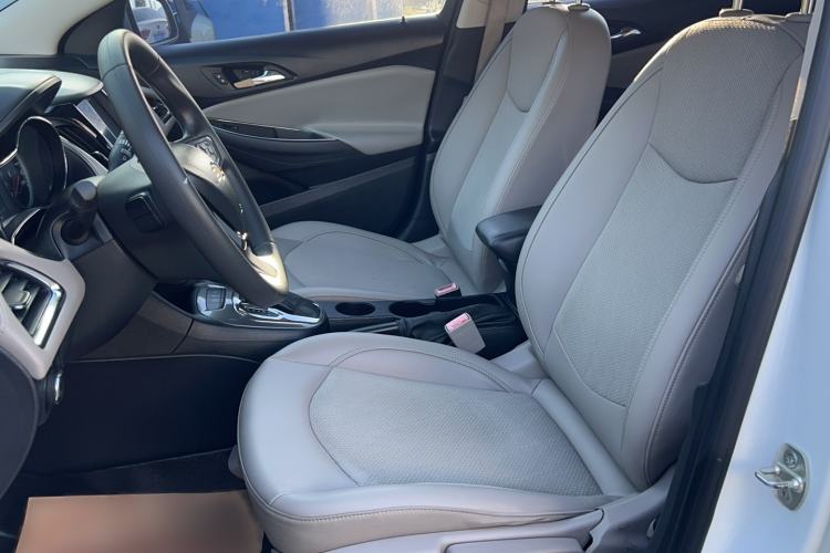 Used Chevrolet Cruze 2015 1.5L Automatic Luxury Edition Interior 1