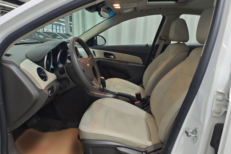 Used Chevrolet Cruze 2015 1.5L Classic SE AT Interior 1