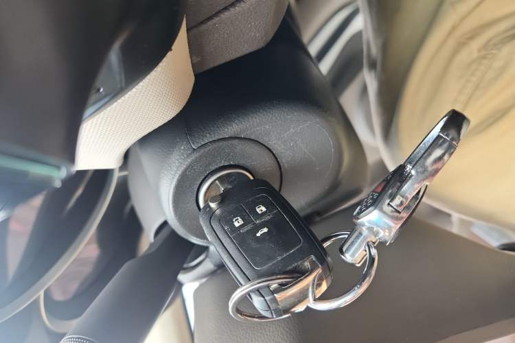 Used Chevrolet Cruze 2015 1.5L Classic SE AT Interior 1