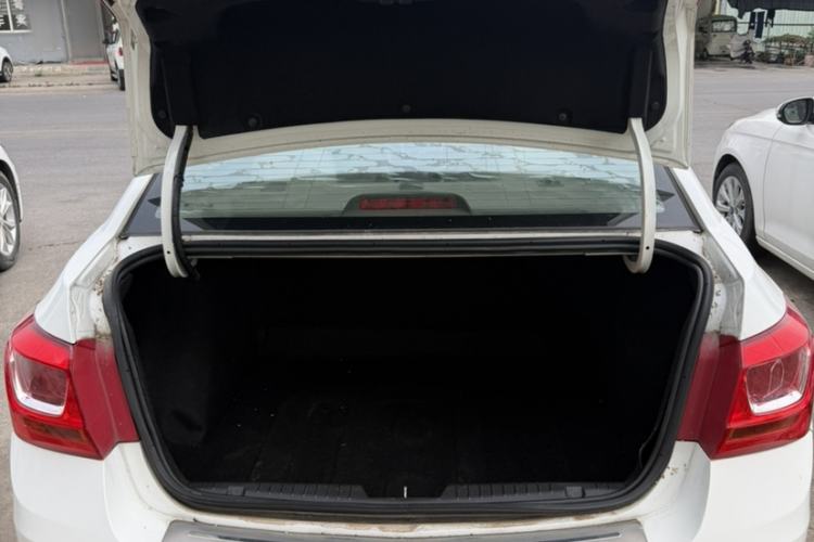 Used Chevrolet Cruze 2015 1.5L Classic SE MT Interior 10