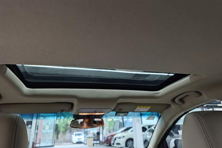 Used Chevrolet Cruze 2015 1.5L Classic SE AT Interior 10