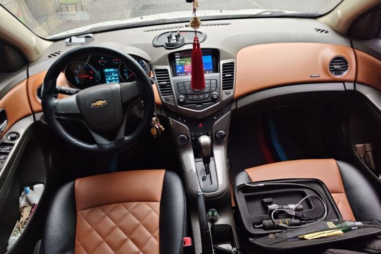 Used Chevrolet Cruze 2015 1.5L Classic SE AT Interior 2