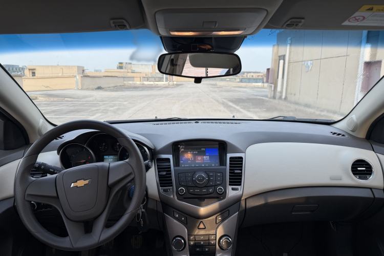 Used Chevrolet Cruze 2015 1.5L Classic SE MT Interior 2