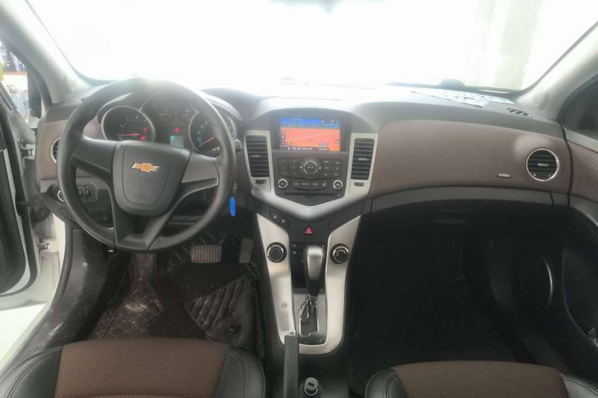 Used Chevrolet Cruze 2015 Hatchback 1.6L Automatic Comfort Edition Interior 2