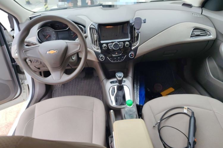 Used Chevrolet Cruze 2015 1.5L Automatic Fashion Navigation Edition Interior 2