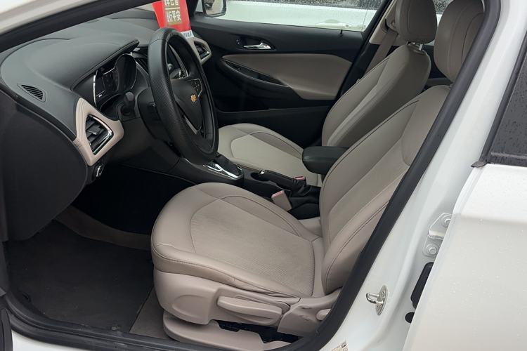 Used Chevrolet Cruze 2015 1.5L Automatic Luxury Edition Interior 2