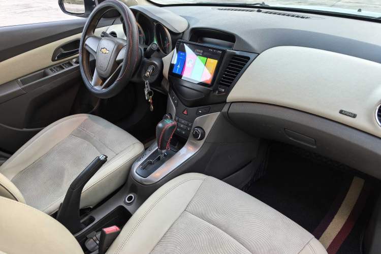 Used Chevrolet Cruze 2015 1.5L Classic SE AT Interior 2