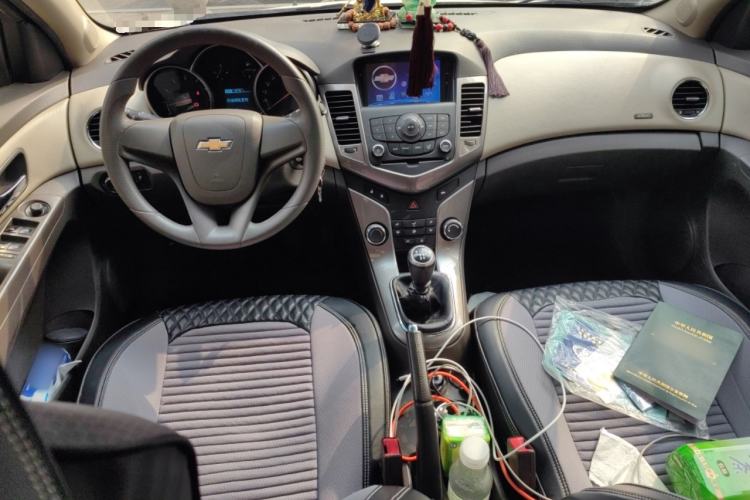 Used Chevrolet Cruze 2015 1.5L Classic SE MT Interior 2