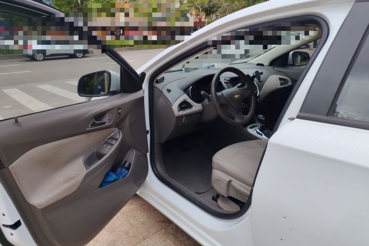 Used Chevrolet Cruze 2015 1.5L Automatic Fashion Navigation Edition Interior 3