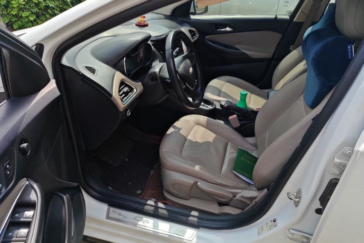 Used Chevrolet Cruze 2015 1.4T DCG Luxury Edition Interior 3