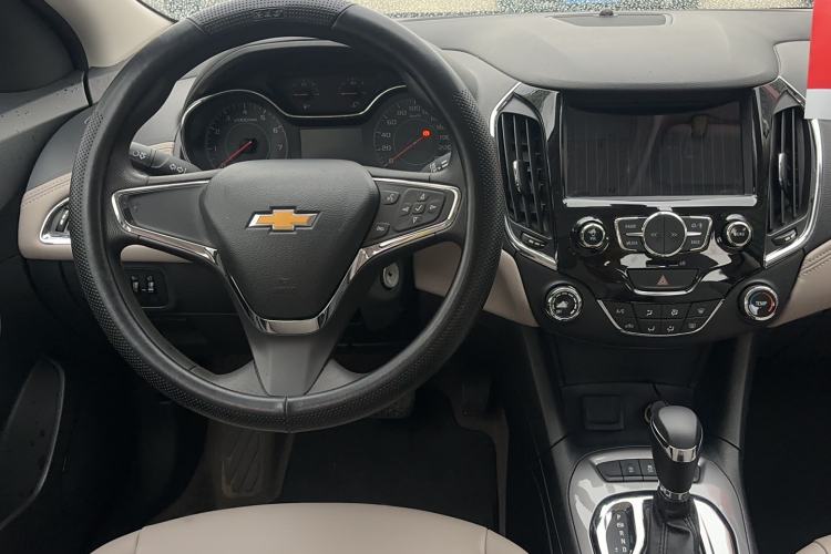 Used Chevrolet Cruze 2015 1.5L Automatic Luxury Edition Interior 3