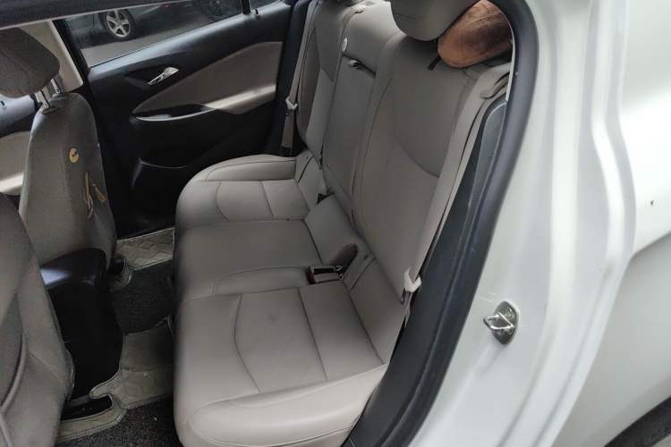 Used Chevrolet Cruze 2015 1.5L Automatic Luxury Edition Interior 4