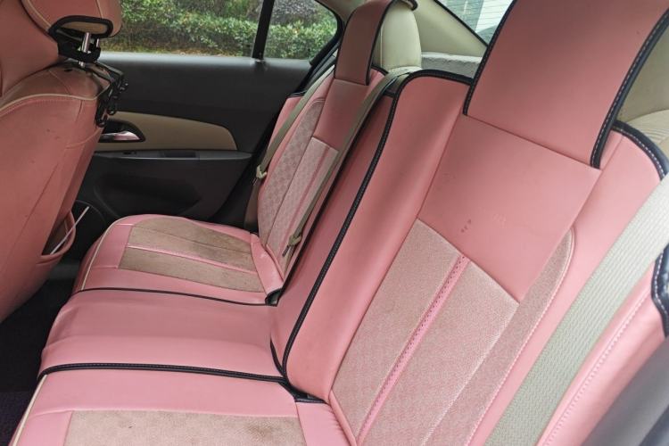 Used Chevrolet Cruze 2015 1.5L Classic SE AT Interior 4