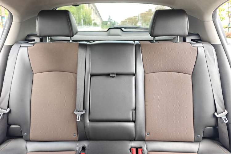 Used Chevrolet Cruze 2015 Hatchback 1.6L Automatic Comfort Edition Interior 4