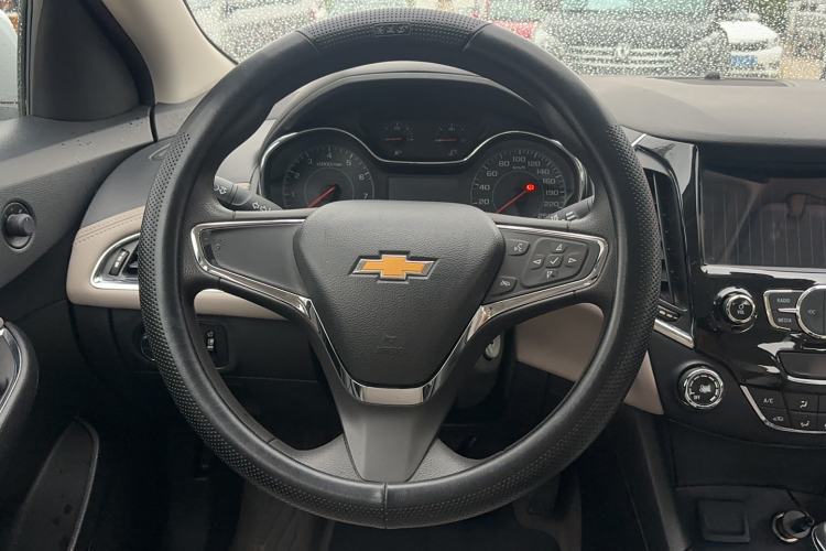 Used Chevrolet Cruze 2015 1.5L Automatic Luxury Edition Interior 4