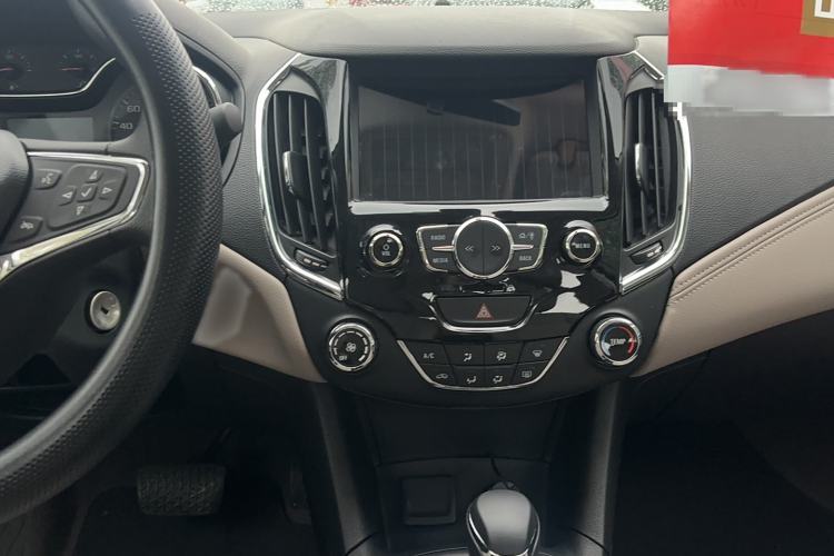 Used Chevrolet Cruze 2015 1.5L Automatic Luxury Edition Interior 5