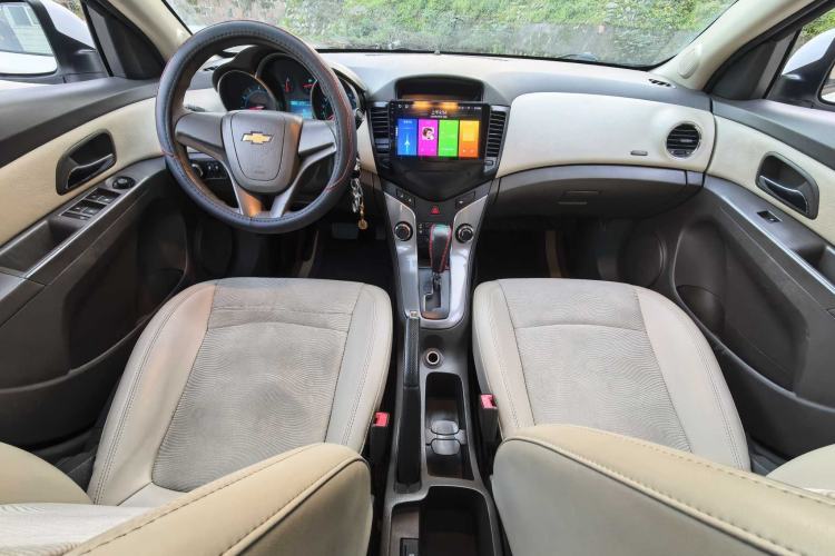 Used Chevrolet Cruze 2015 1.5L Classic SE AT Interior 5