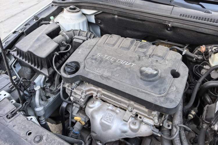 Used Chevrolet Cruze 2015 1.5L Classic SE AT Interior 6