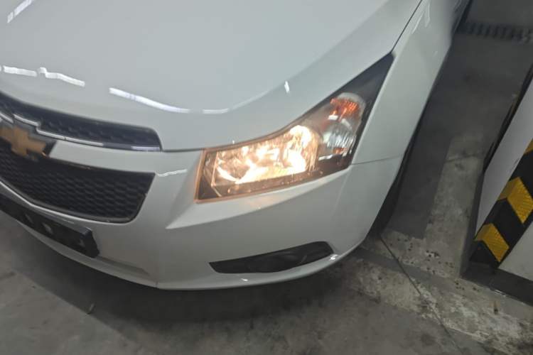 Used Chevrolet Cruze 2015 Hatchback 1.6L Automatic Comfort Edition Left Front Headlight