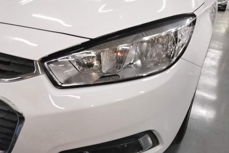 Used Chevrolet Cruze 2015 1.5L Automatic Luxury Edition Left Front Headlight