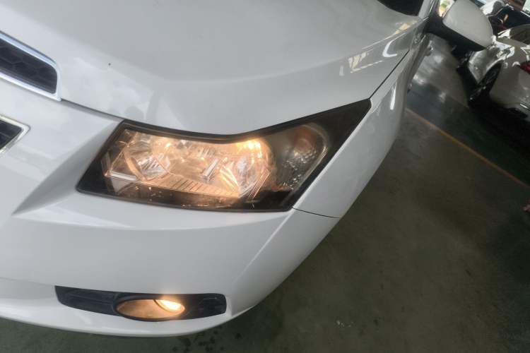Used Chevrolet Cruze 2015 Hatchback 1.6L Automatic Comfort Edition Left Front Headlight