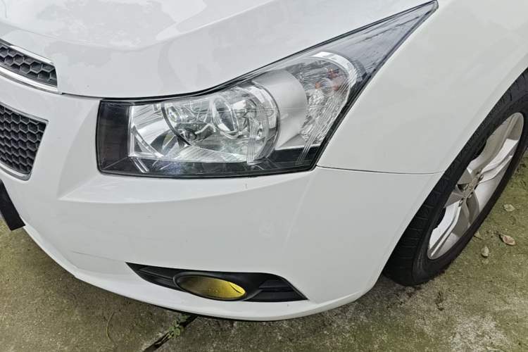 Used Chevrolet Cruze 2015 Hatchback 1.6L Automatic Comfort Edition Left Front Headlight