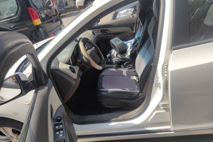 Used Chevrolet Cruze 2015 1.5L Classic SE MT Left Front Seat