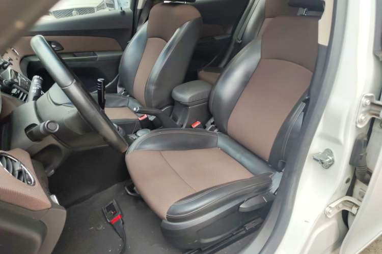 Used Chevrolet Cruze 2015 Hatchback 1.6L Manual Comfort Edition Left Front Seat