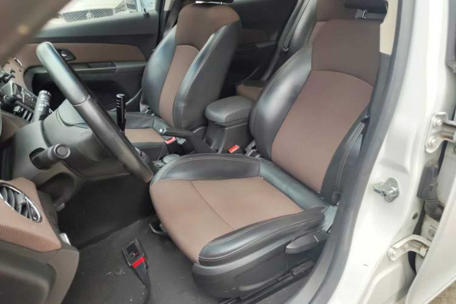 Used Chevrolet Cruze 2015 Hatchback 1.6L Manual Comfort Edition Left Front Seat