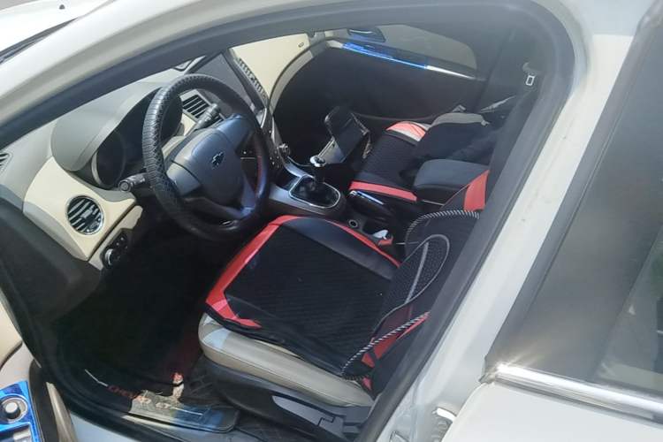 Used Chevrolet Cruze 2015 1.5L Classic SE MT Left Front Seat