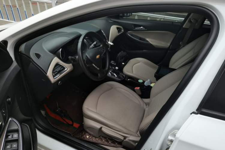 Used Chevrolet Cruze 2015 1.5L Automatic Luxury Edition Left Front Seat