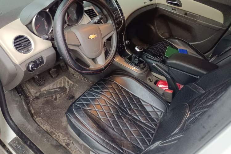 Used Chevrolet Cruze 2015 1.5L Classic SE MT Left Front Seat
