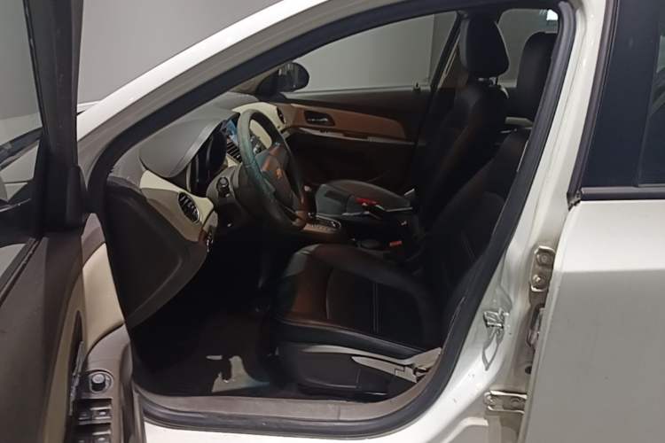 Used Chevrolet Cruze 2015 1.5L Classic SE AT Left Front Seat