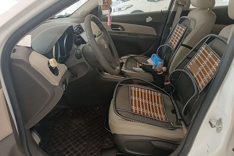 Used Chevrolet Cruze 2015 1.5L Classic SE MT Left Front Seat