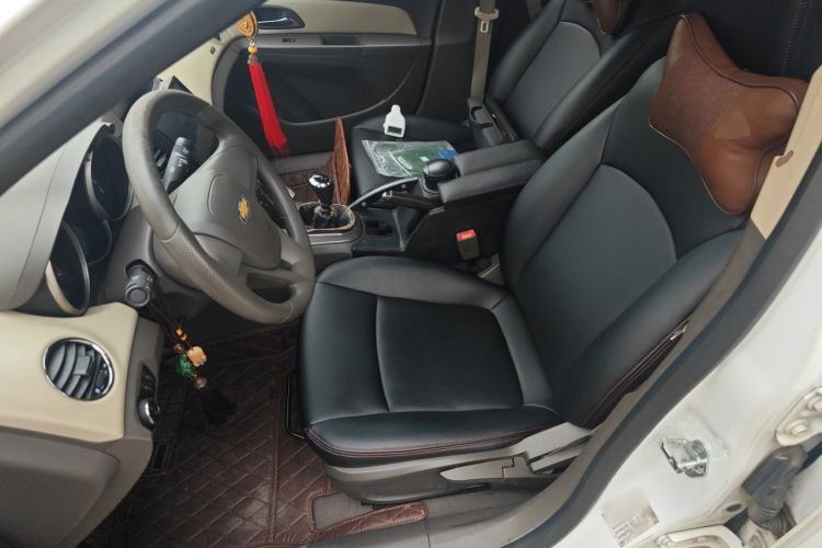Used Chevrolet Cruze 2015 1.5L Classic SE MT Left Front Seat